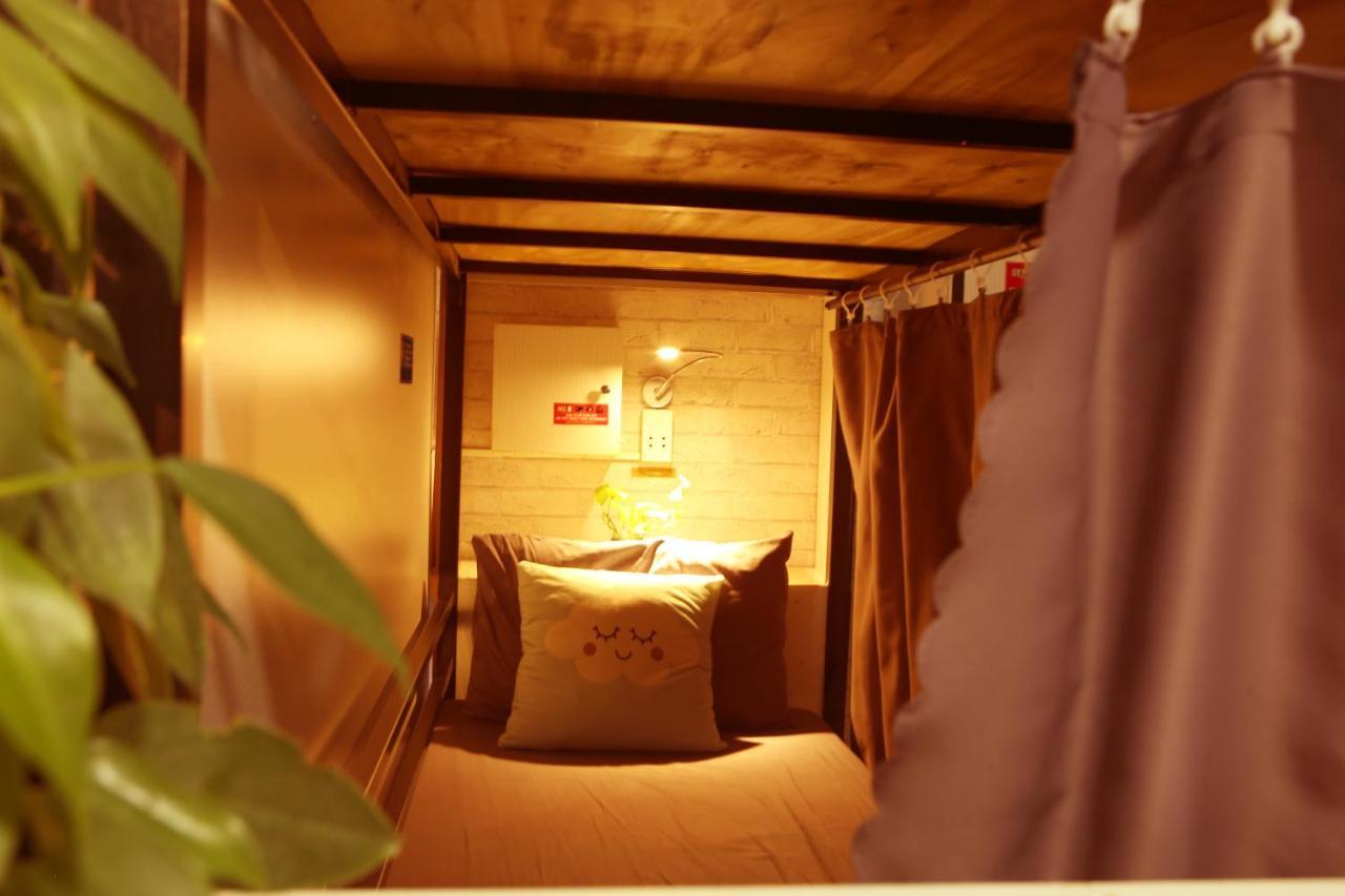 S Phuot Airport Hostel Ho Si Minh-város Kültér fotó