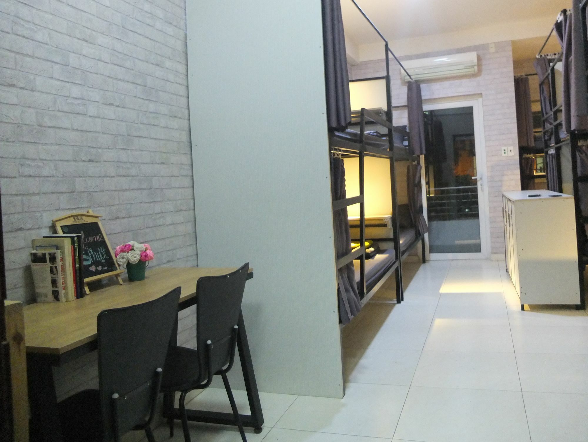 S Phuot Airport Hostel Ho Si Minh-város Kültér fotó